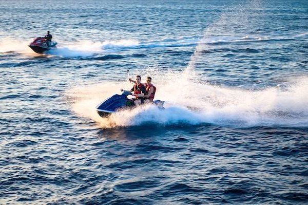 Comment louer un jet ski avec assurance en toute sécurité ?