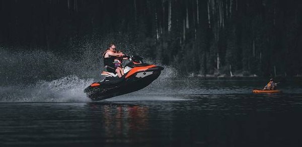Comment négocier les tarifs d'assurance jet ski ?